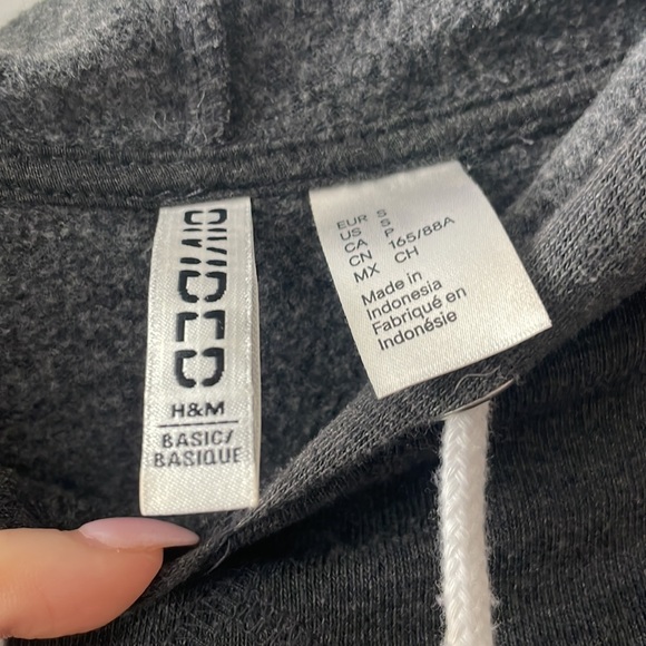 Cropped dark gray hoodie - Picture 2 of 4